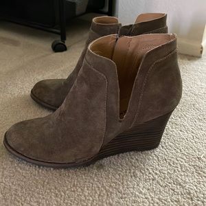 Lucky Brand Yabba olive green wedge bootie size 8